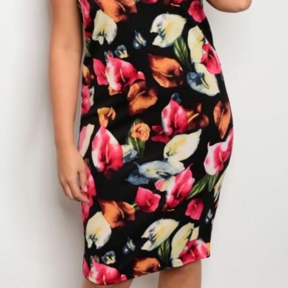 SALE !! PLUS FLORAL SLEEVELESS DRESS - Picture 5 of 6